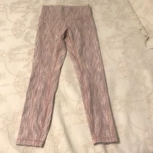 Lululemon leggings. Wunder Under 25”